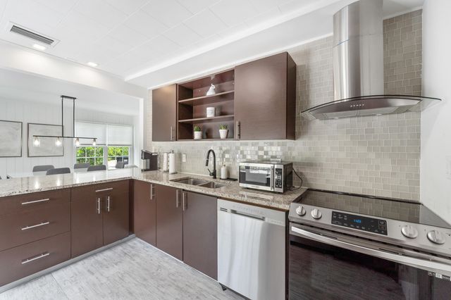313 N 16TH Avenue N, Lake Worth Beach, FL 33460