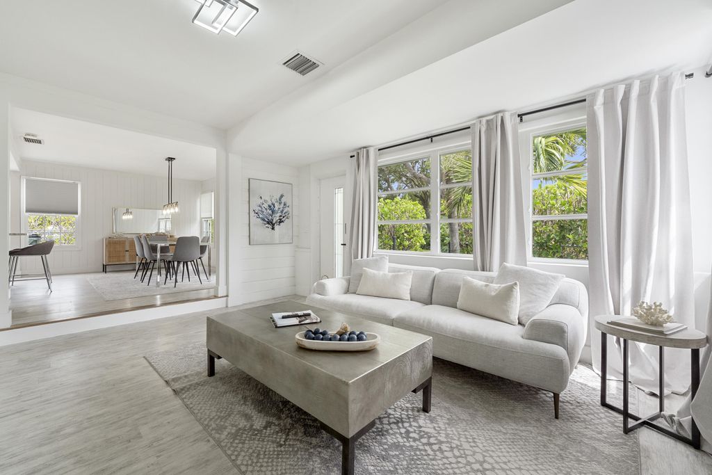 313 N 16TH Avenue N, Lake Worth Beach, FL 33460