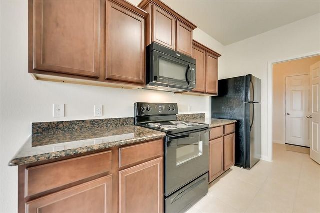 215 SILVERLEAF Drive, Princeton, TX 75407