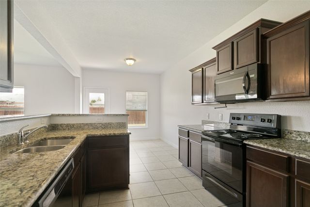 215 SILVERLEAF Drive, Princeton, TX 75407