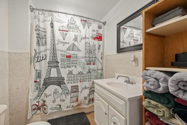 4514 E 24th E Street, Dickinson, TX 77539