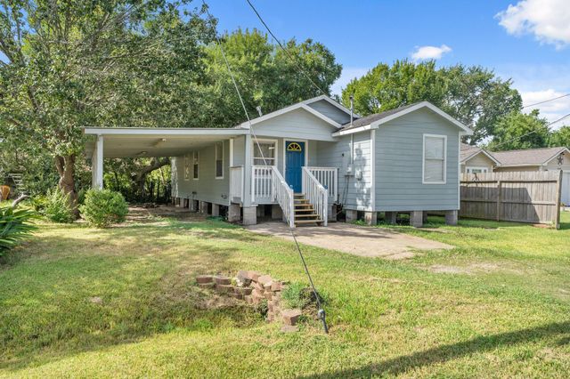 4514 E 24th E Street, Dickinson, TX 77539