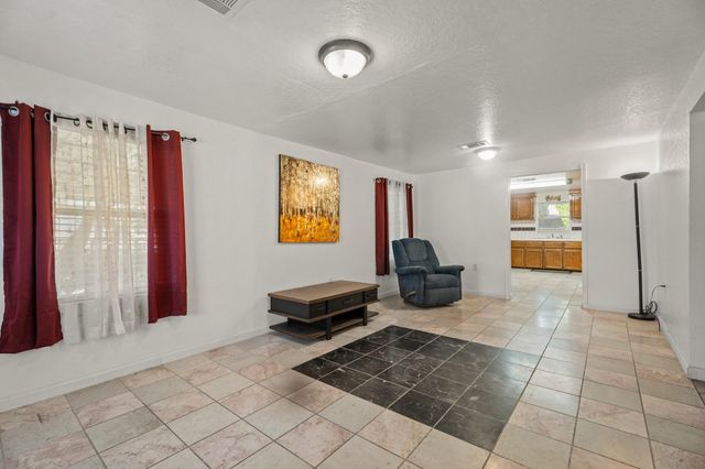 4514 E 24th E Street, Dickinson, TX 77539