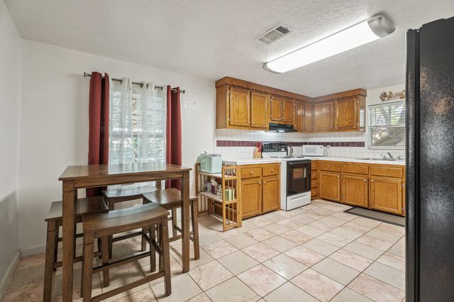 4514 E 24th E Street, Dickinson, TX 77539