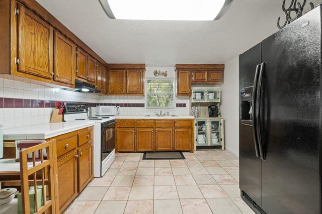 4514 E 24th E Street, Dickinson, TX 77539