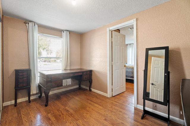 4514 E 24th E Street, Dickinson, TX 77539