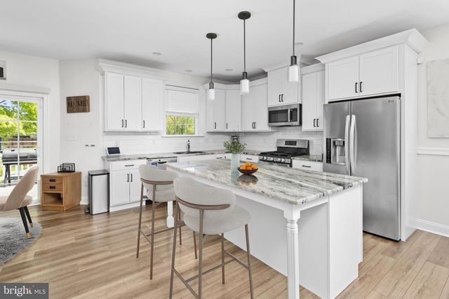 6 BUCK LN, Mount Laurel, NJ 08054