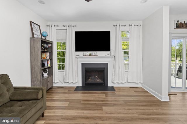 6 BUCK LN, Mount Laurel, NJ 08054