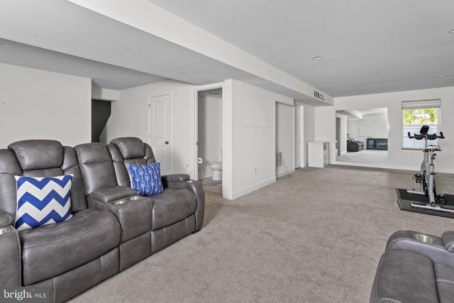 6 BUCK LN, Mount Laurel, NJ 08054