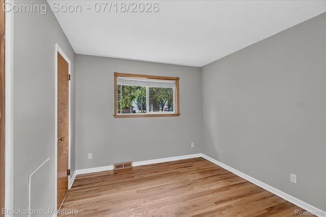 7176 Perry Lake Road, Independence Charter Township, MI 48346