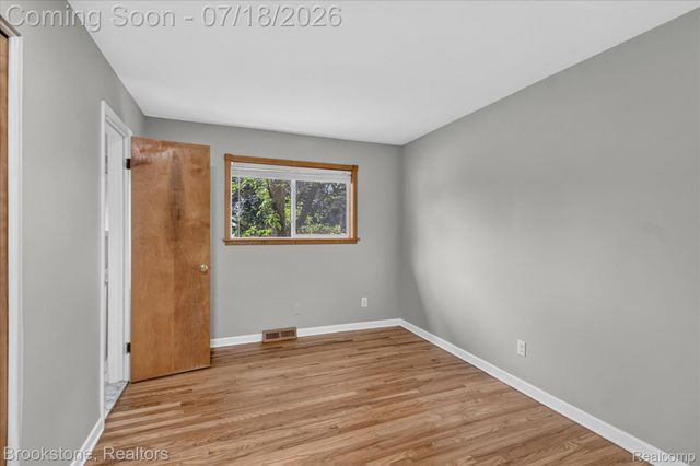7176 Perry Lake Road, Independence Charter Township, MI 48346