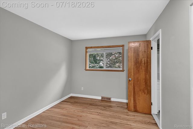 7176 Perry Lake Road, Independence Charter Township, MI 48346