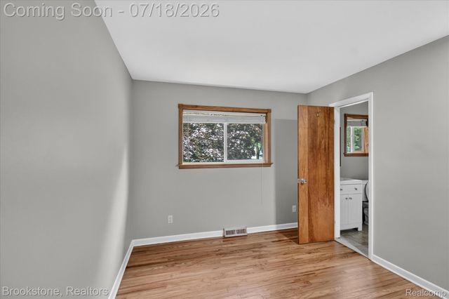 7176 Perry Lake Road, Independence Charter Township, MI 48346