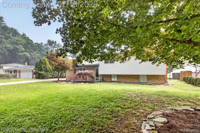 7176 Perry Lake Road, Independence Charter Township, MI 48346