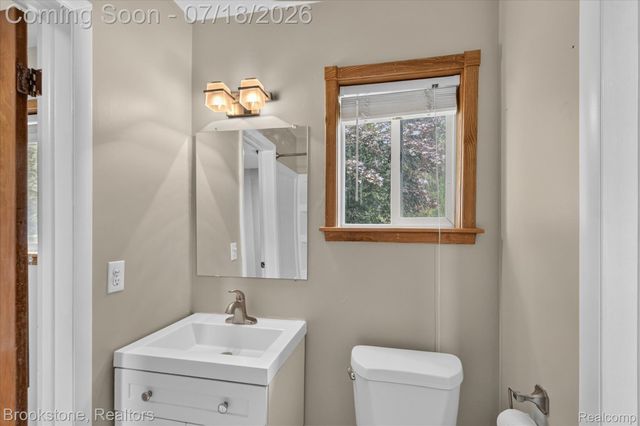 7176 Perry Lake Road, Independence Charter Township, MI 48346