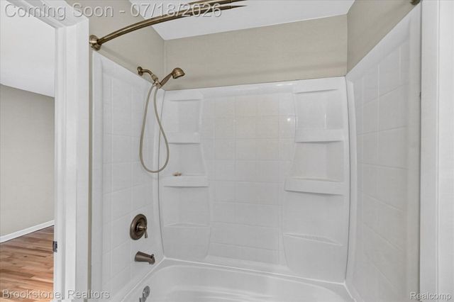 7176 Perry Lake Road, Independence Charter Township, MI 48346