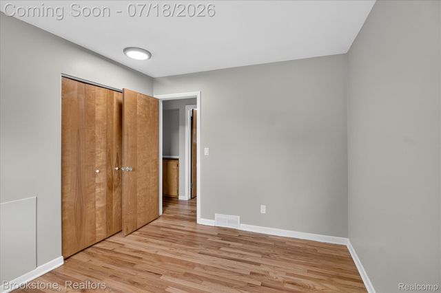 7176 Perry Lake Road, Independence Charter Township, MI 48346