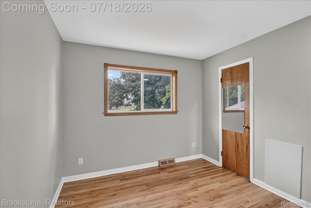 7176 Perry Lake Road, Independence Charter Township, MI 48346
