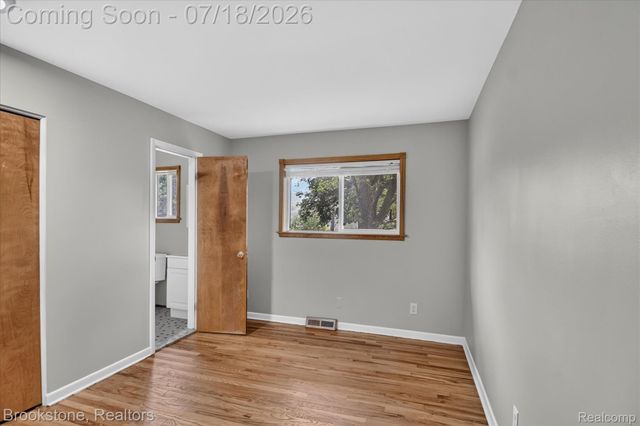 7176 Perry Lake Road, Independence Charter Township, MI 48346