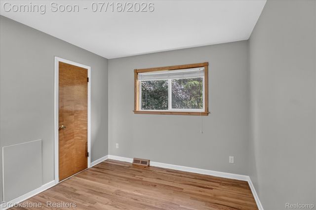7176 Perry Lake Road, Independence Charter Township, MI 48346