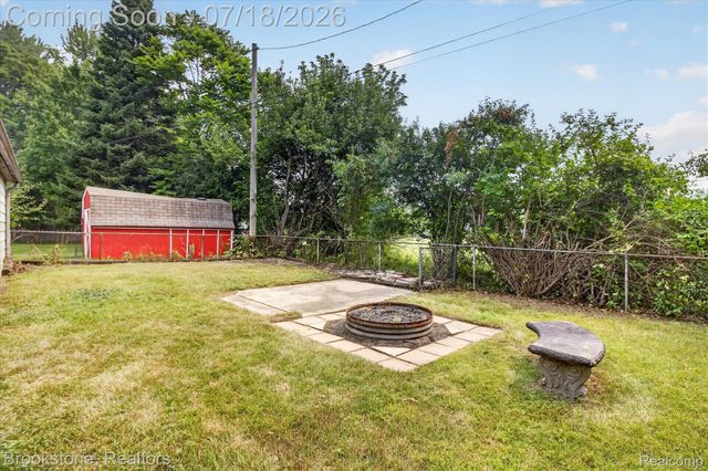 7176 Perry Lake Road, Independence Charter Township, MI 48346