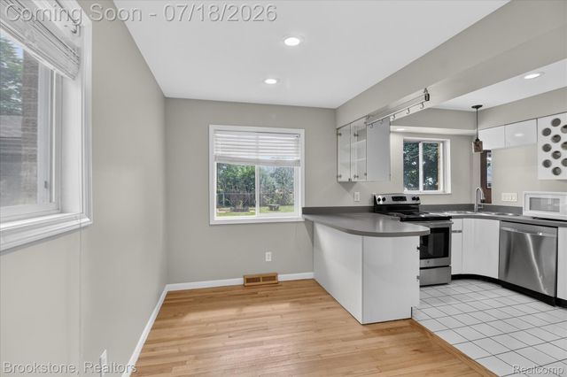 7176 Perry Lake Road, Independence Charter Township, MI 48346