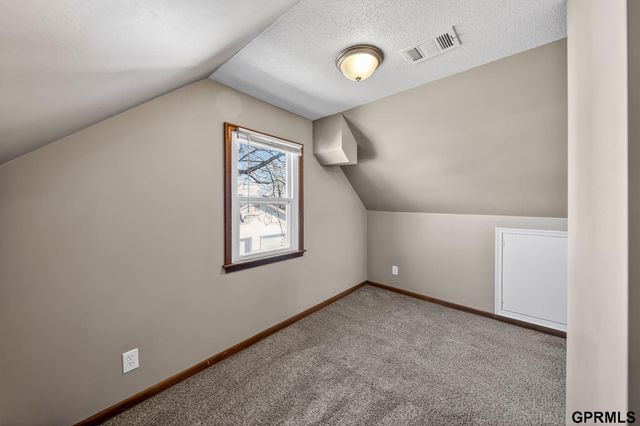 5818 Orchard Avenue, Omaha, NE 68117