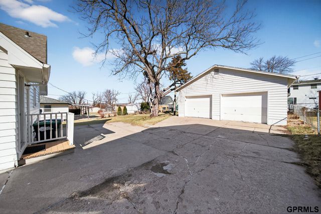 5818 Orchard Avenue, Omaha, NE 68117