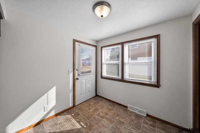 5818 Orchard Avenue, Omaha, NE 68117