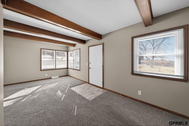 5818 Orchard Avenue, Omaha, NE 68117