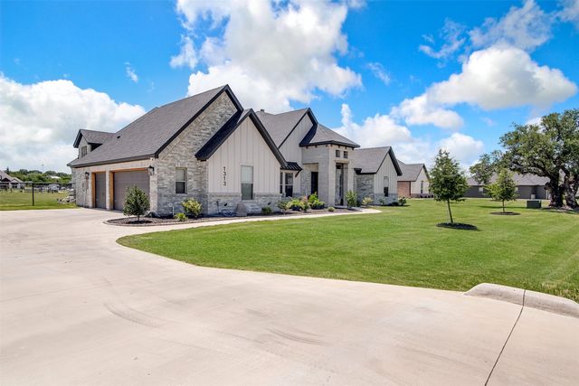 1313 Green Ridge Road, Weatherford, TX 76085