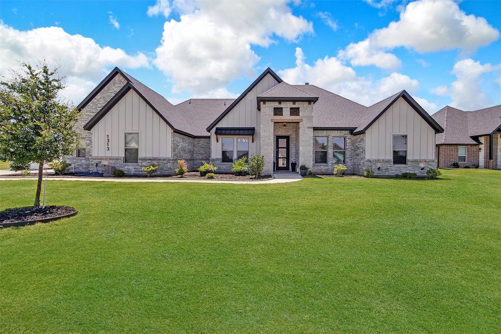 1313 Green Ridge Road, Weatherford, TX 76085