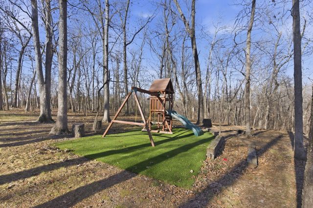 758 N Dogwood Court, Nixa, MO 65714