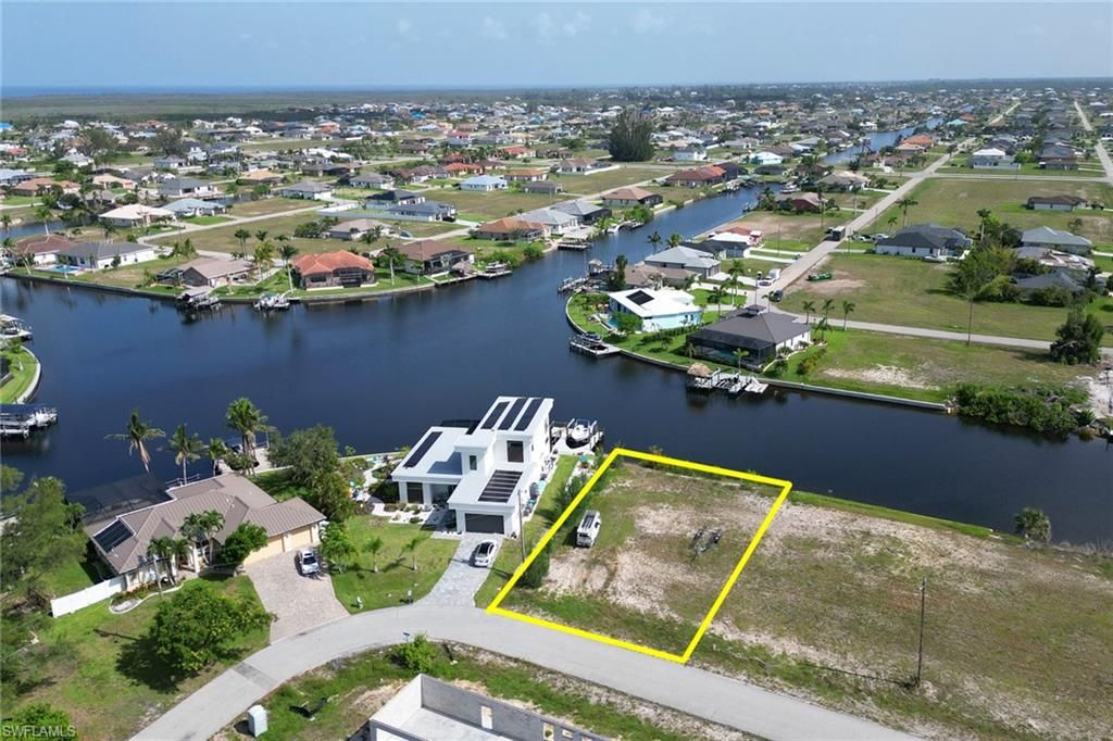 Image 3 of property listing at 3711 NW 9th TER, Cape Coral, FL 33993