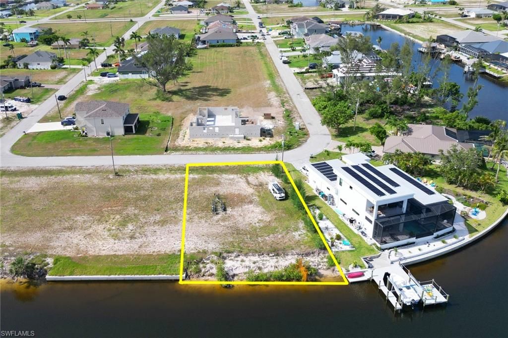 Image 4 of property listing at 3711 NW 9th TER, Cape Coral, FL 33993