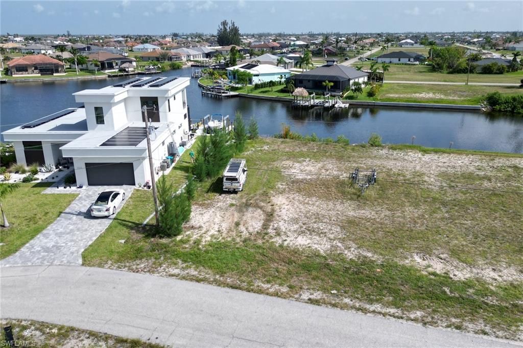 Image 6 of property listing at 3711 NW 9th TER, Cape Coral, FL 33993