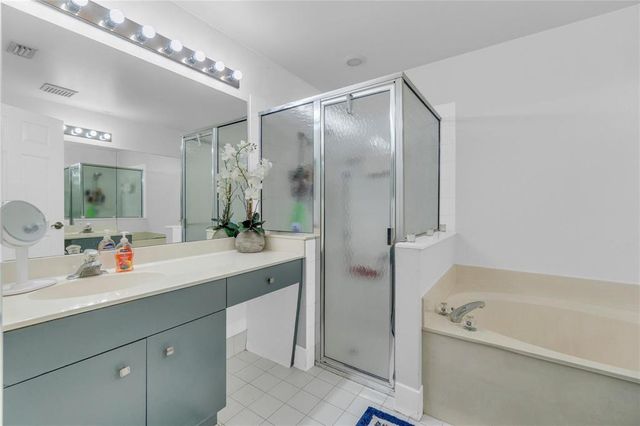 3003 LA MIRAGE Drive 3003, Lauderhill, FL 33319