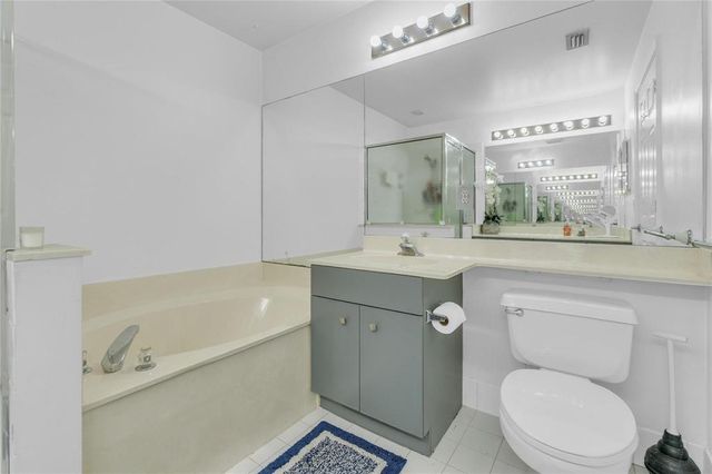 3003 LA MIRAGE Drive 3003, Lauderhill, FL 33319