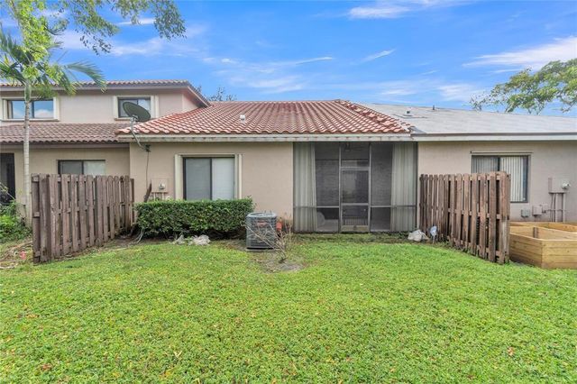 3003 LA MIRAGE Drive 3003, Lauderhill, FL 33319