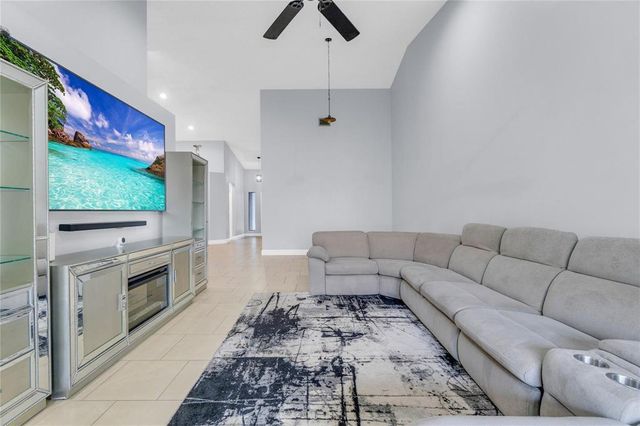 3003 LA MIRAGE Drive 3003, Lauderhill, FL 33319