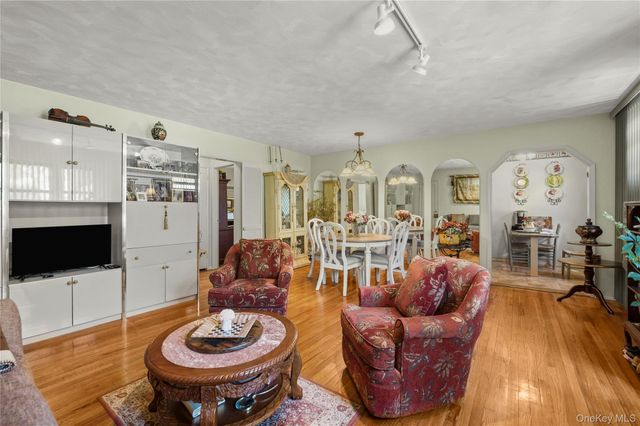 2120 202 Street 1-189, Bayside, NY 11360