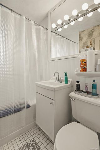 2120 202 Street 1-189, Bayside, NY 11360