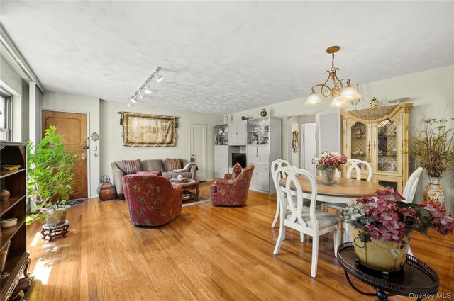 2120 202 Street 1-189, Bayside, NY 11360