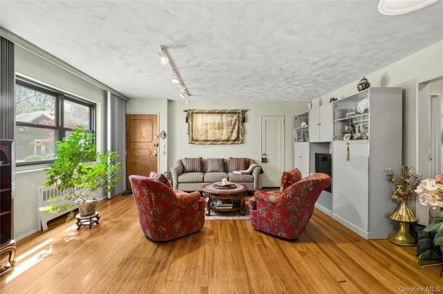 2120 202 Street 1-189, Bayside, NY 11360