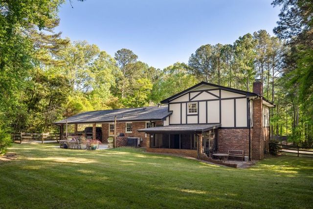 4924 Mountclaire Road, Stone Mountain, GA 30087