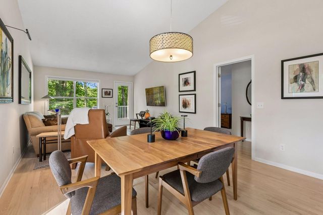 913 Oakwood Heights Circle, Eagan, MN 55123