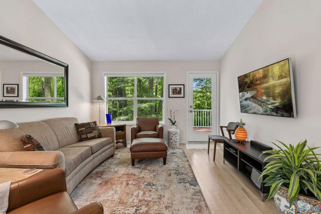 913 Oakwood Heights Circle, Eagan, MN 55123