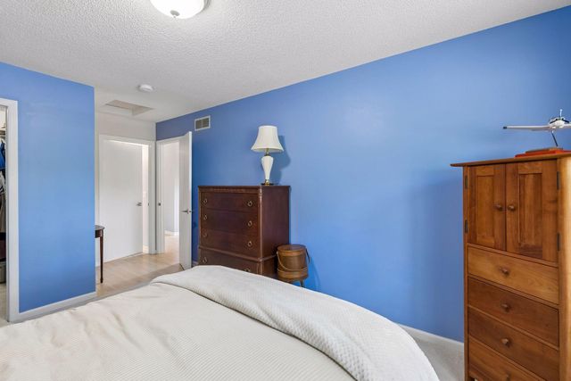 913 Oakwood Heights Circle, Eagan, MN 55123