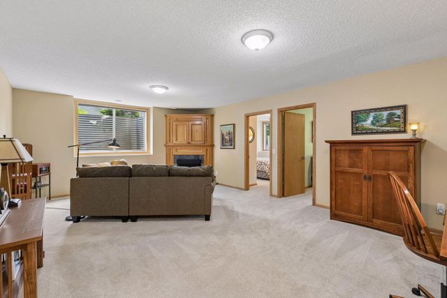 913 Oakwood Heights Circle, Eagan, MN 55123