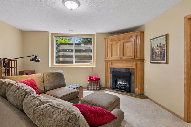 913 Oakwood Heights Circle, Eagan, MN 55123